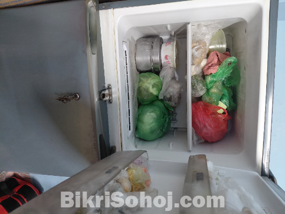 Samsung Double Door Refrigerator বিক্রি করা হবে।